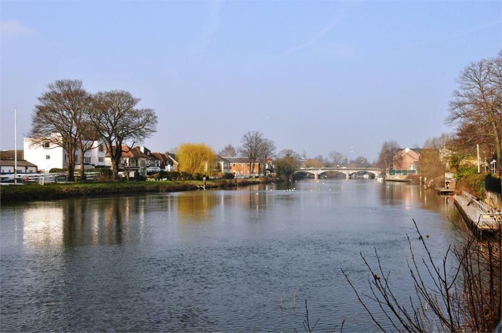 Thames View Apartments Стейнс Экстерьер фото